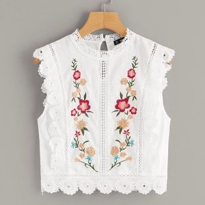 💕✨Intricate Embroidered Lace Trim Crop Top